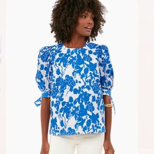 Blue Floral Fiona Blouse
HYACINTH HOUSE